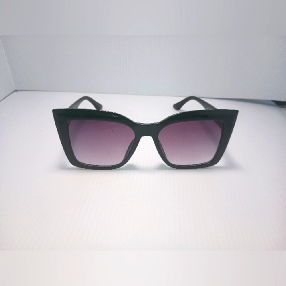 Cat-Eyed Framed Sunglasses. Green. Pre-Worn. Fair Condition.